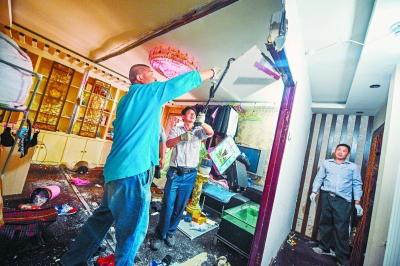 100平米隔断住十三人怎么装修的？北京全面整治群租房